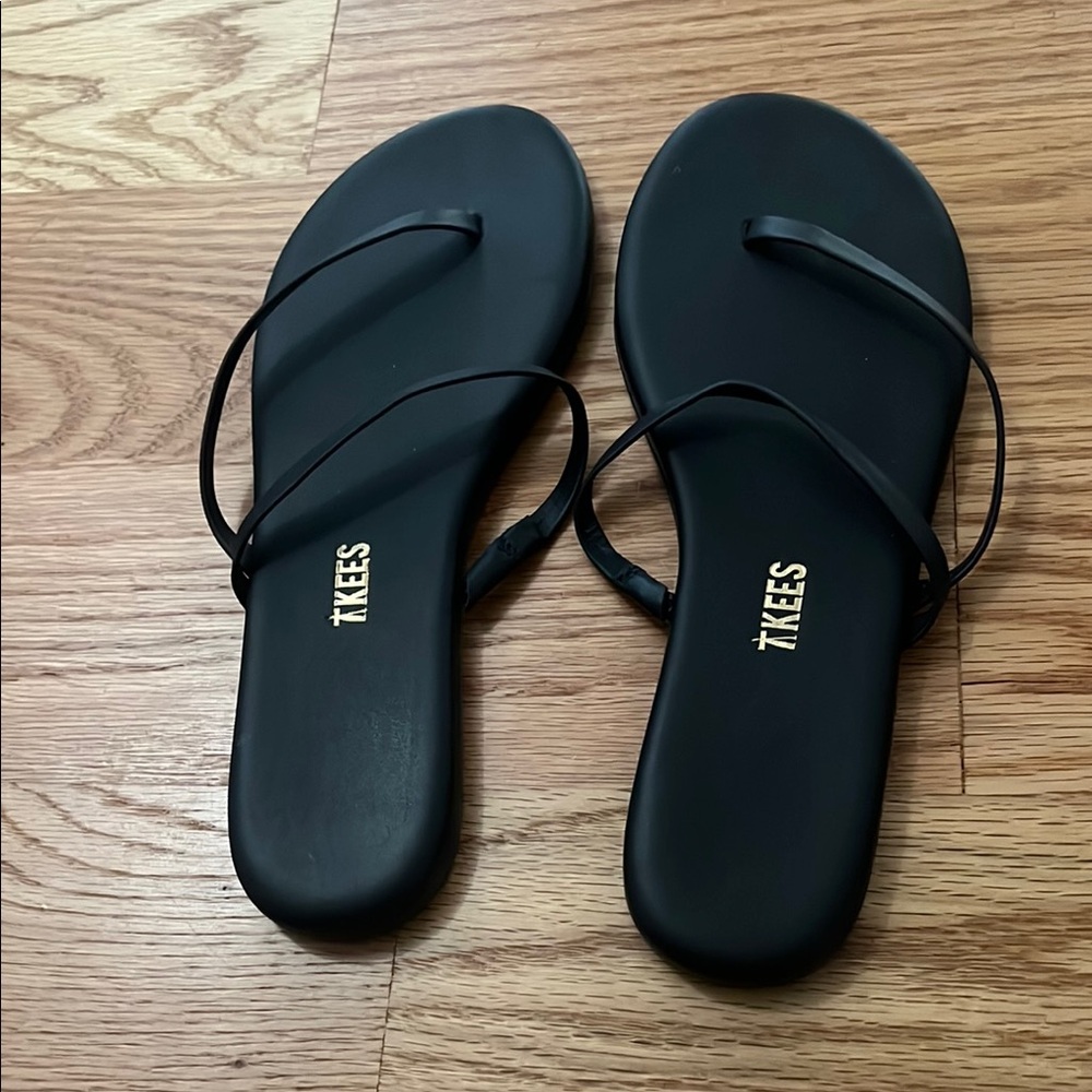 TKEES Black Minimalist Sandals